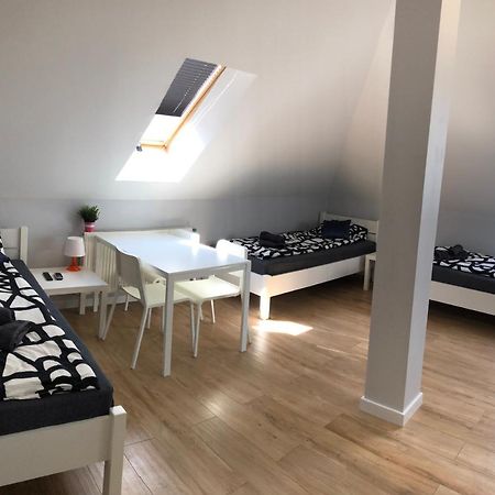 Klimatyzowane Apartamenty I Pokoje Przy Targach Kielce Extérieur photo