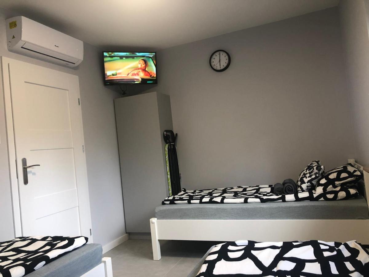 Klimatyzowane Apartamenty I Pokoje Przy Targach Kielce Extérieur photo