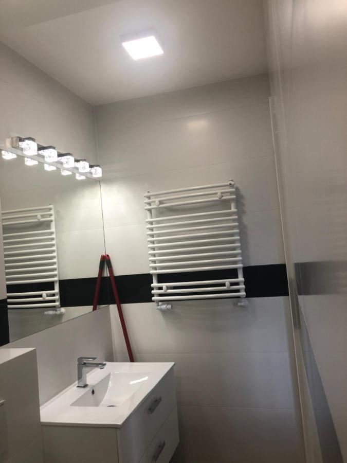 Klimatyzowane Apartamenty I Pokoje Przy Targach Kielce Extérieur photo