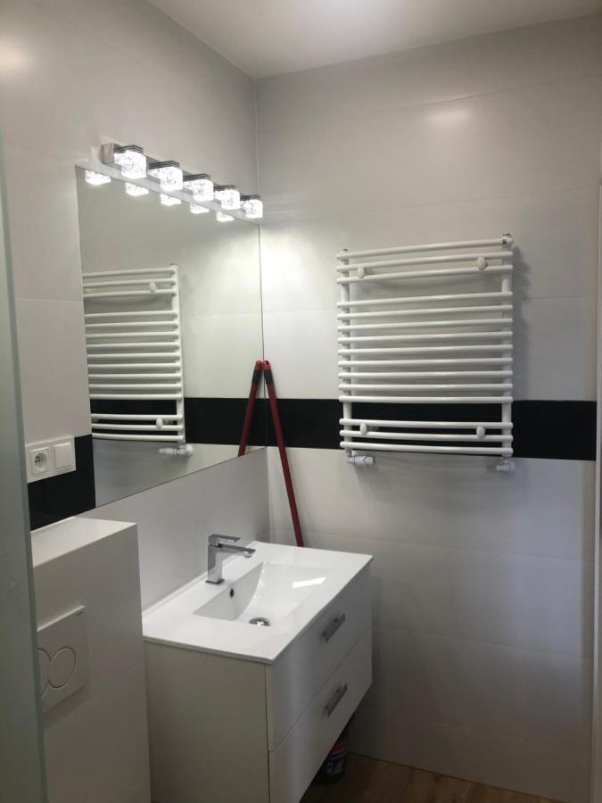 Klimatyzowane Apartamenty I Pokoje Przy Targach Kielce Extérieur photo