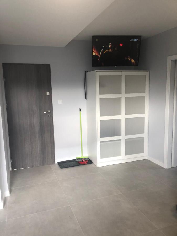 Klimatyzowane Apartamenty I Pokoje Przy Targach Kielce Extérieur photo