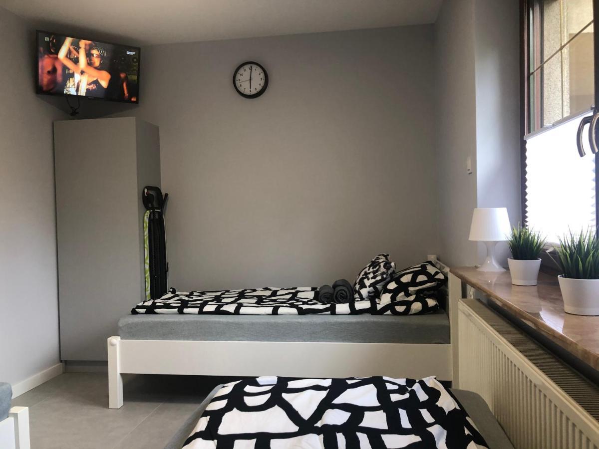 Klimatyzowane Apartamenty I Pokoje Przy Targach Kielce Extérieur photo