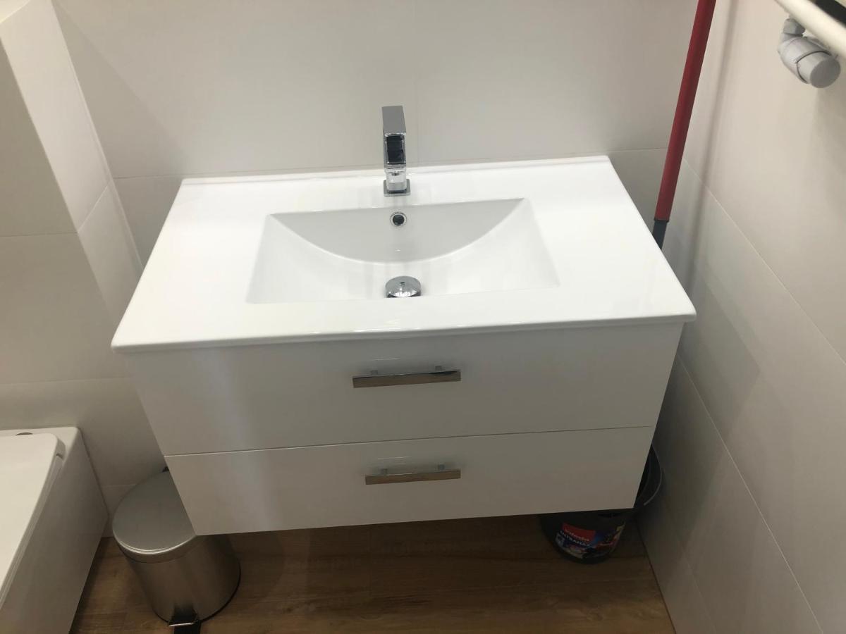 Klimatyzowane Apartamenty I Pokoje Przy Targach Kielce Extérieur photo