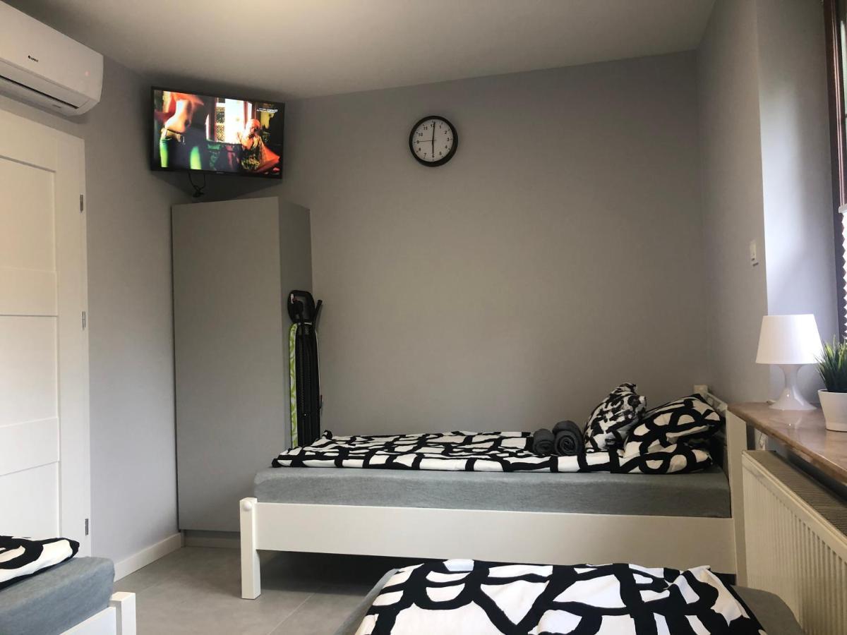 Klimatyzowane Apartamenty I Pokoje Przy Targach Kielce Extérieur photo