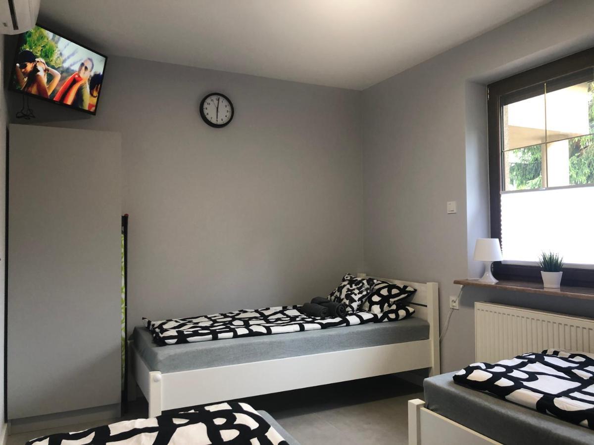 Klimatyzowane Apartamenty I Pokoje Przy Targach Kielce Extérieur photo