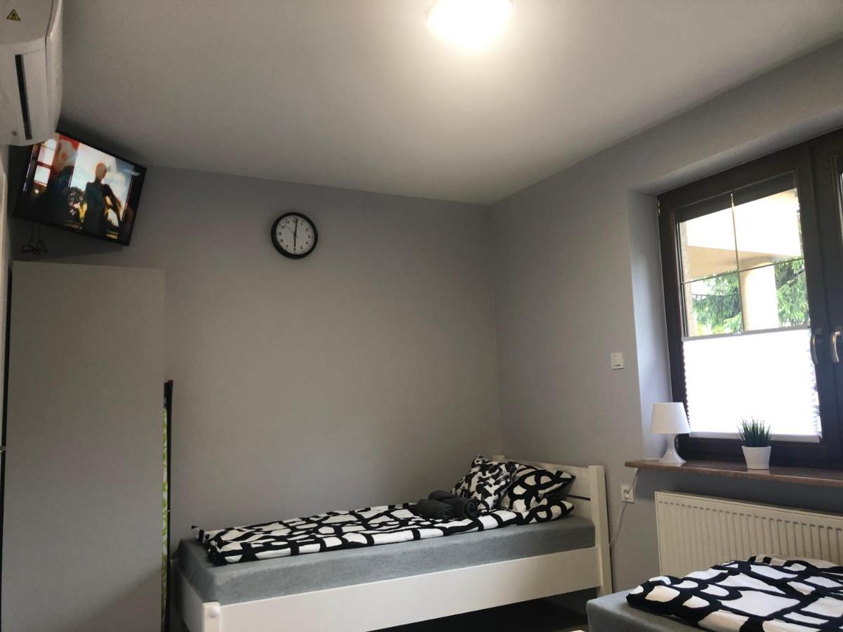Klimatyzowane Apartamenty I Pokoje Przy Targach Kielce Extérieur photo