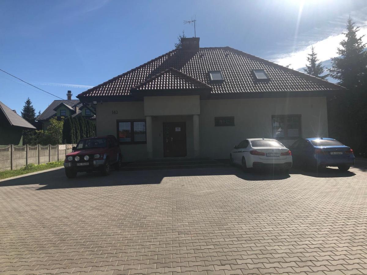 Klimatyzowane Apartamenty I Pokoje Przy Targach Kielce Extérieur photo