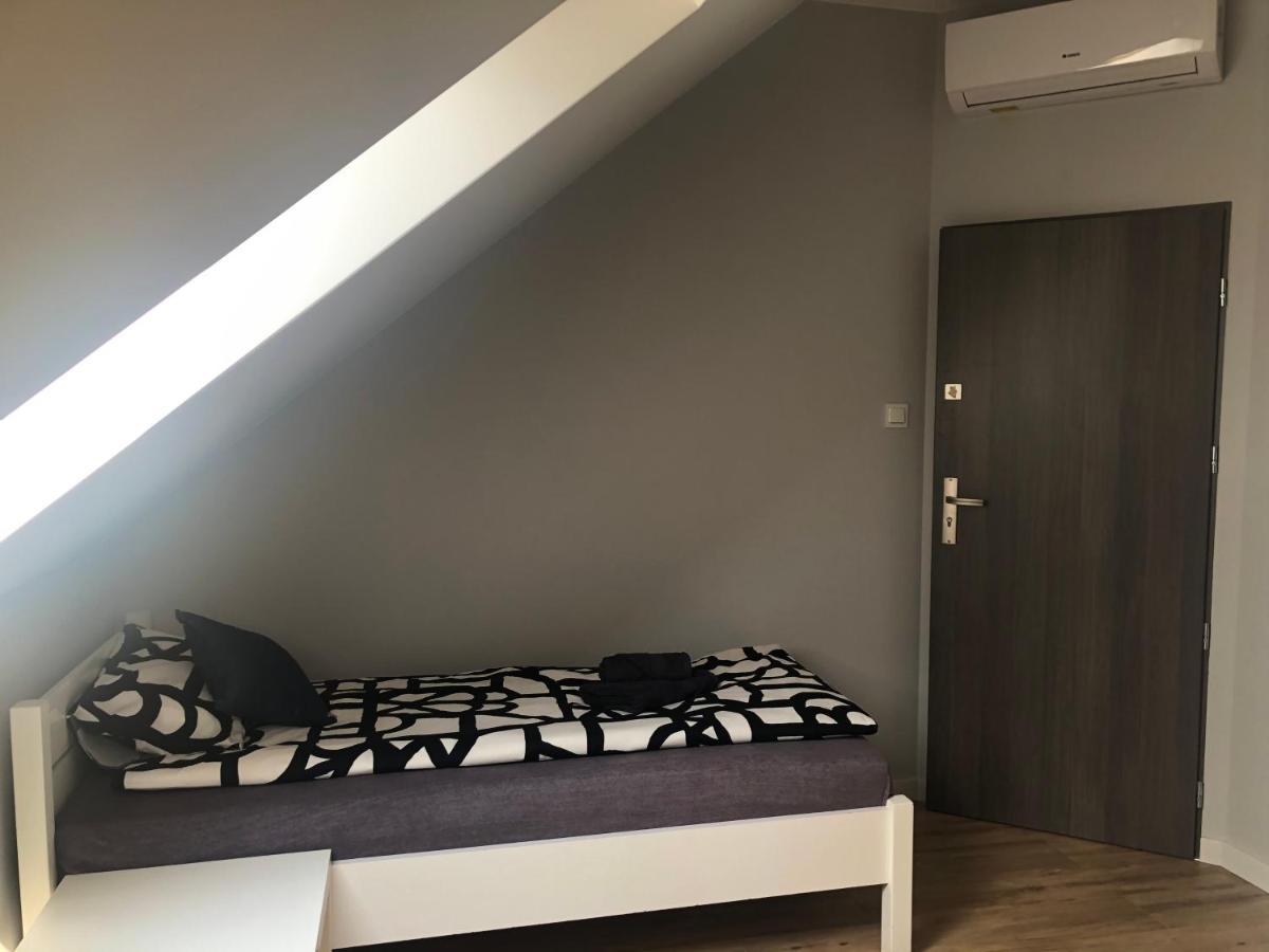 Klimatyzowane Apartamenty I Pokoje Przy Targach Kielce Extérieur photo
