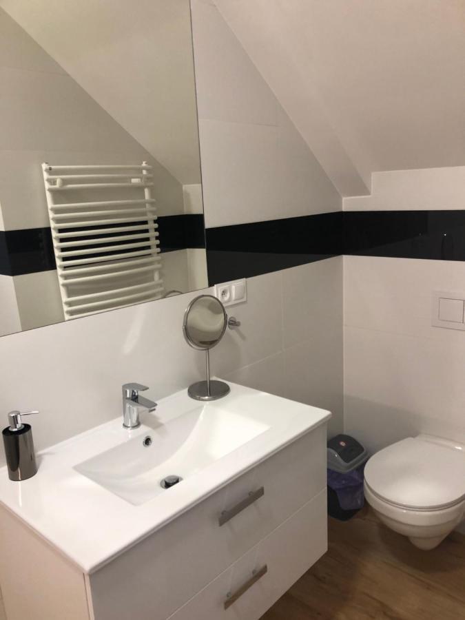 Klimatyzowane Apartamenty I Pokoje Przy Targach Kielce Extérieur photo