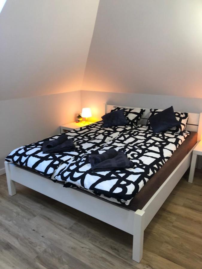 Klimatyzowane Apartamenty I Pokoje Przy Targach Kielce Extérieur photo