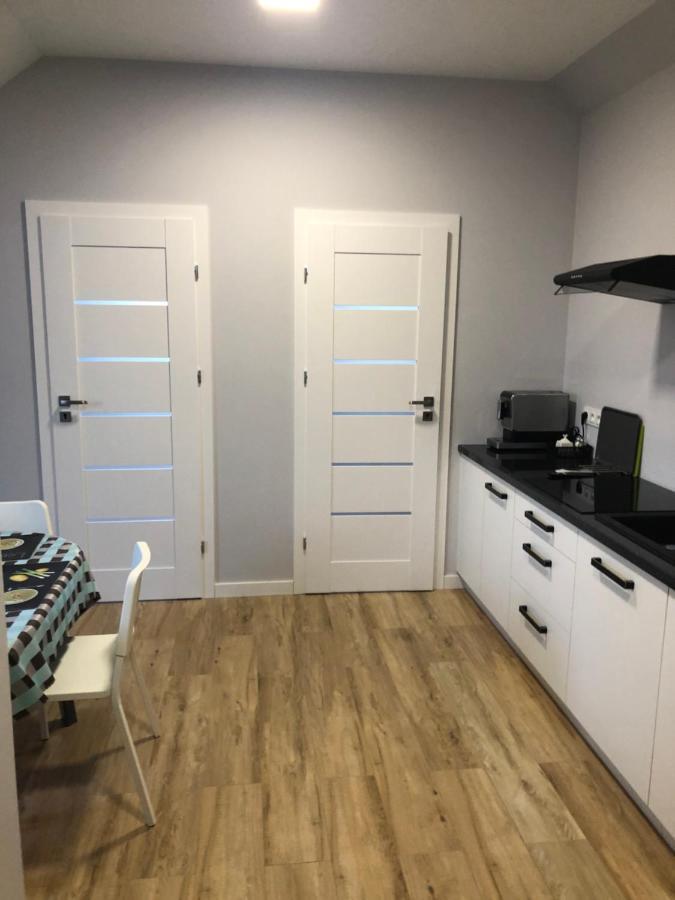 Klimatyzowane Apartamenty I Pokoje Przy Targach Kielce Extérieur photo