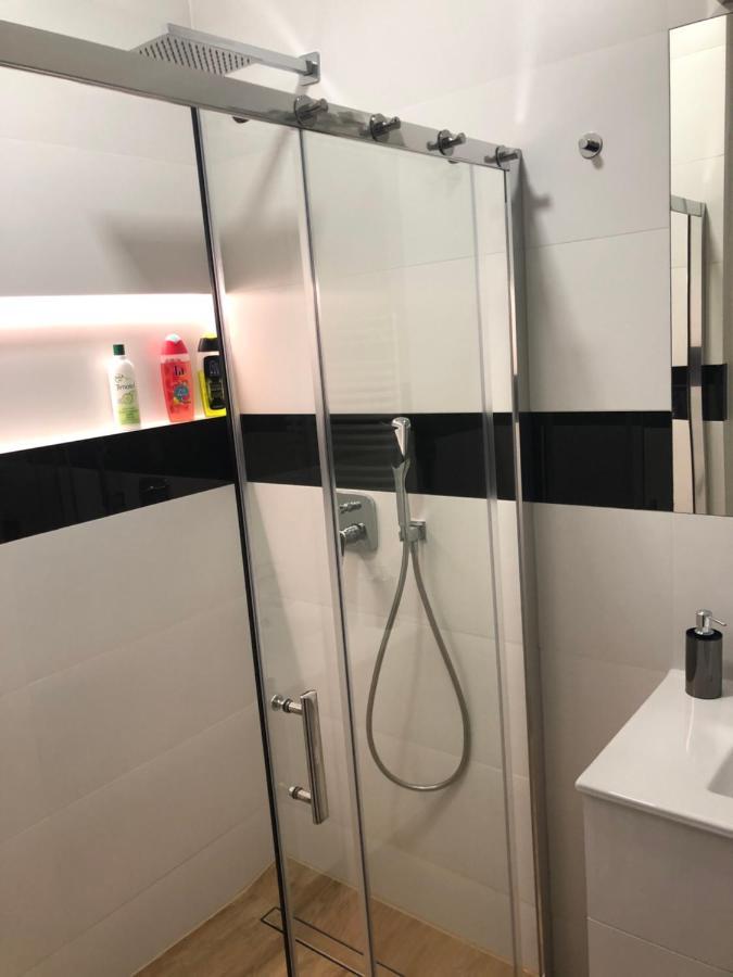 Klimatyzowane Apartamenty I Pokoje Przy Targach Kielce Extérieur photo
