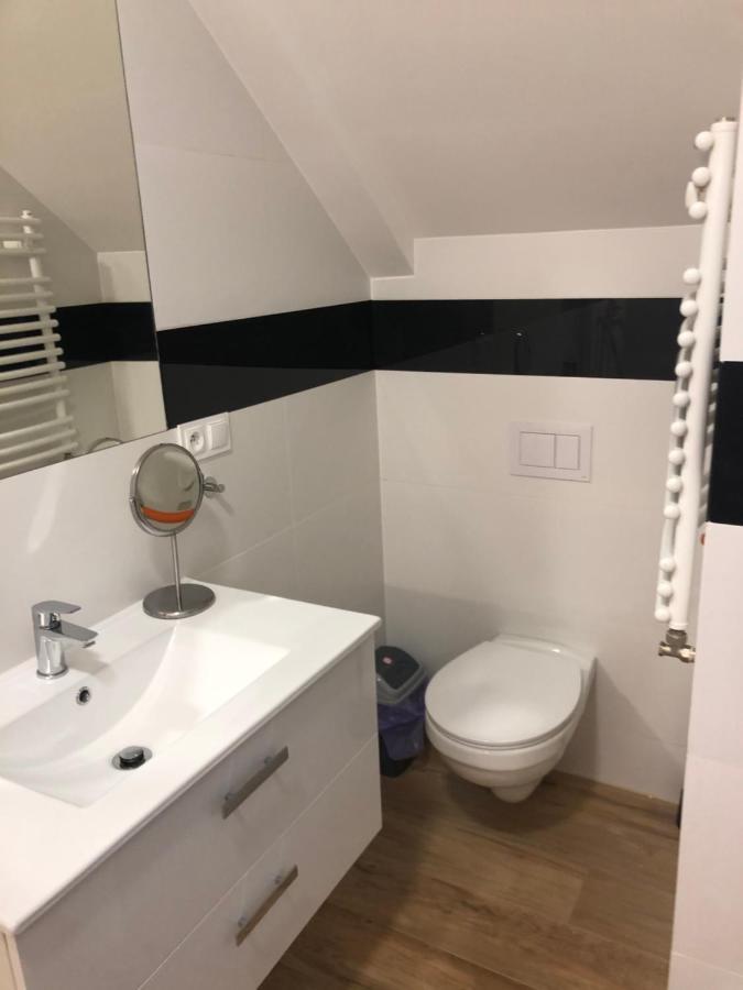 Klimatyzowane Apartamenty I Pokoje Przy Targach Kielce Extérieur photo